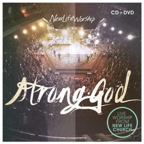 Productafbeelding: voorkant van Strong God deluxe edition