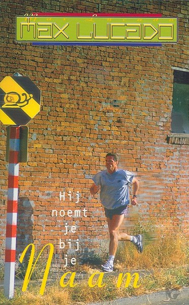 Productafbeelding: voorkant van Hij noemt je bij je naam