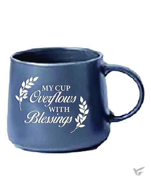 Productafbeelding: voorkant van Stoneware mug My cup overflows dark grey